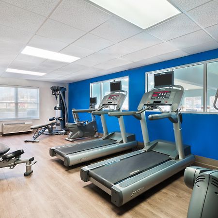 Holiday Inn Express & Suites - Columbus Airport East By Ihg Bagian luar foto