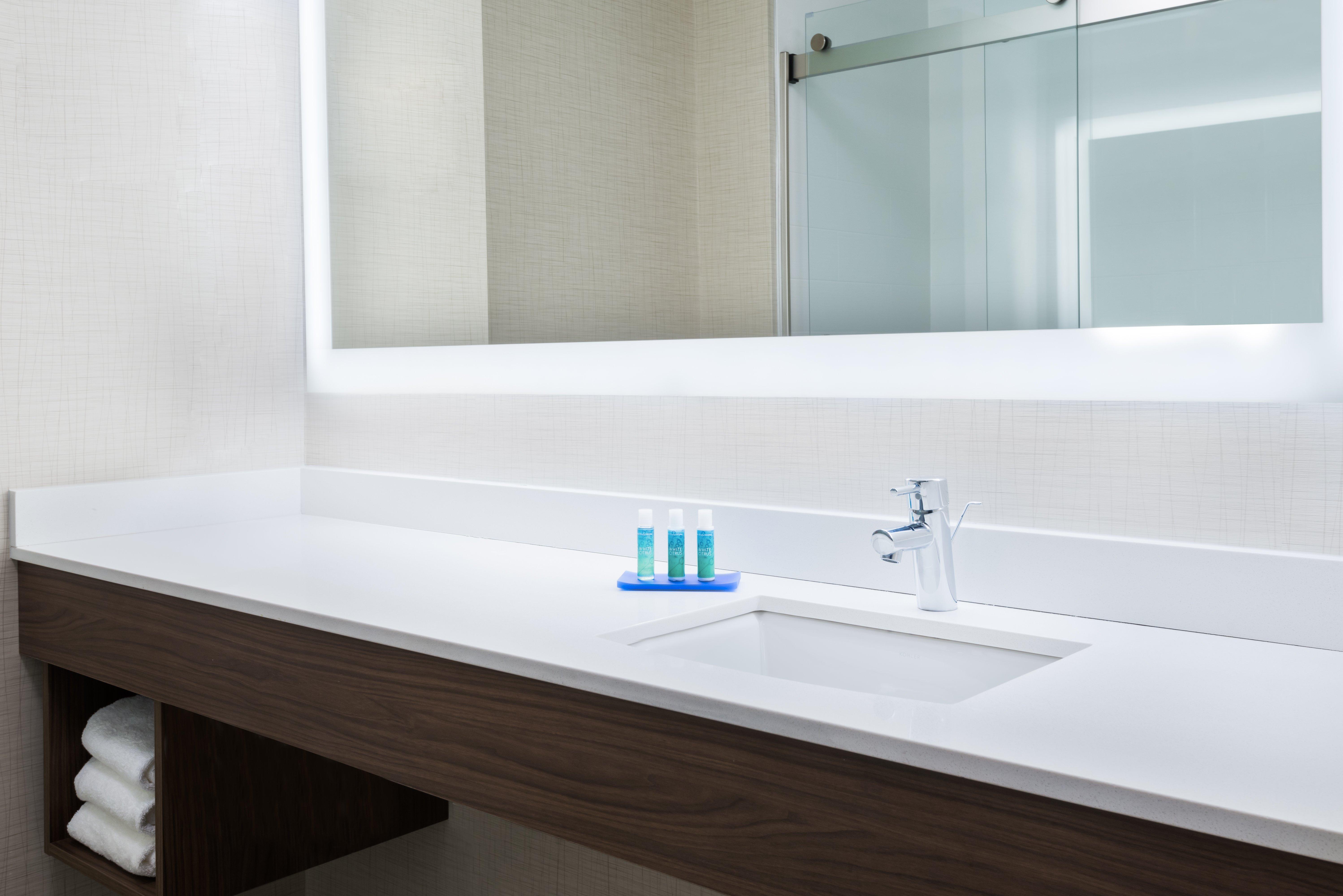 Holiday Inn Express & Suites - Columbus Airport East By Ihg Bagian luar foto