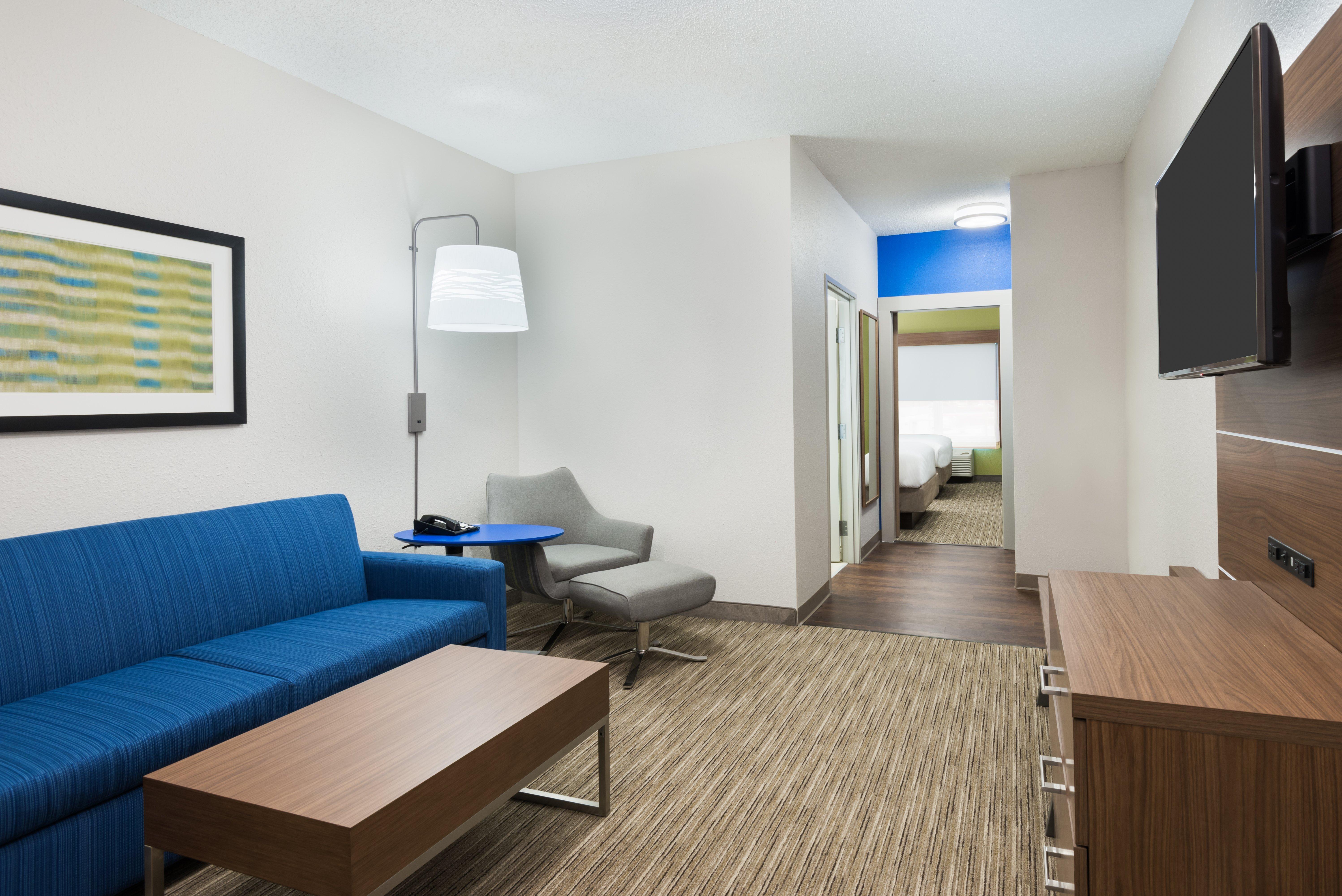 Holiday Inn Express & Suites - Columbus Airport East By Ihg Bagian luar foto