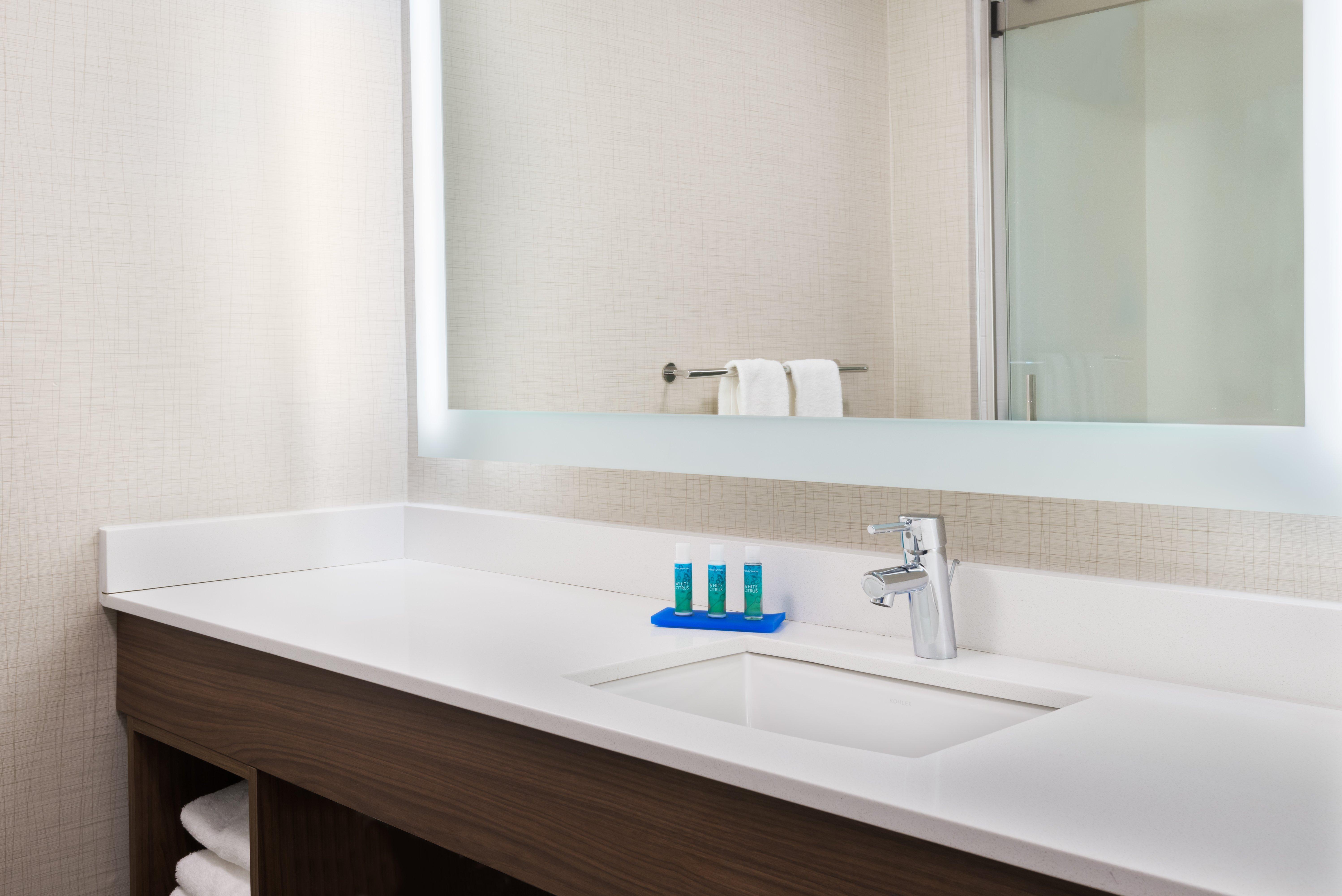Holiday Inn Express & Suites - Columbus Airport East By Ihg Bagian luar foto