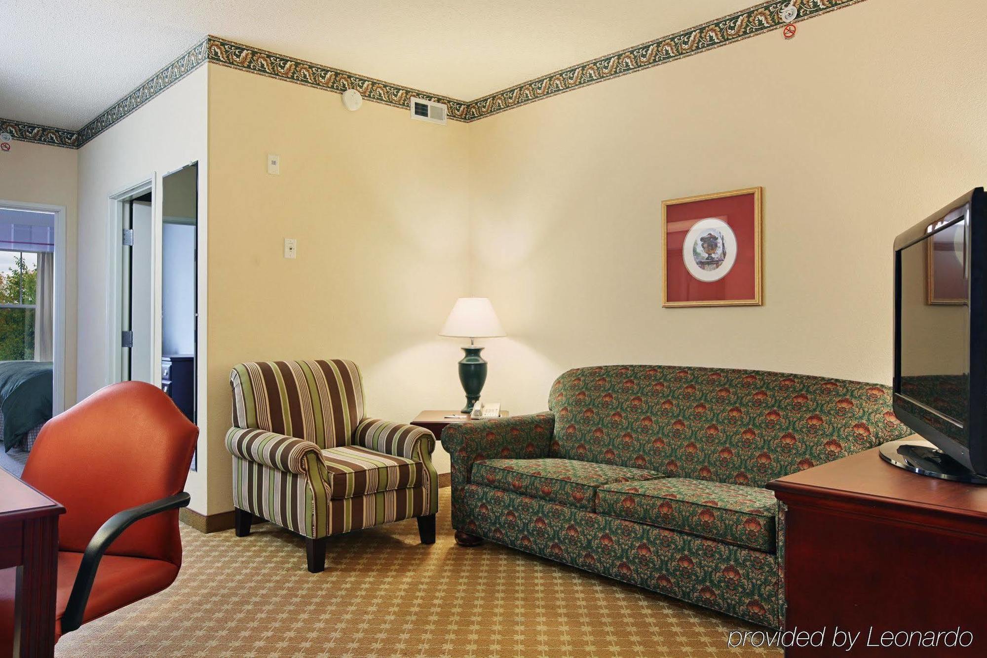 Holiday Inn Express & Suites - Columbus Airport East By Ihg Bagian luar foto