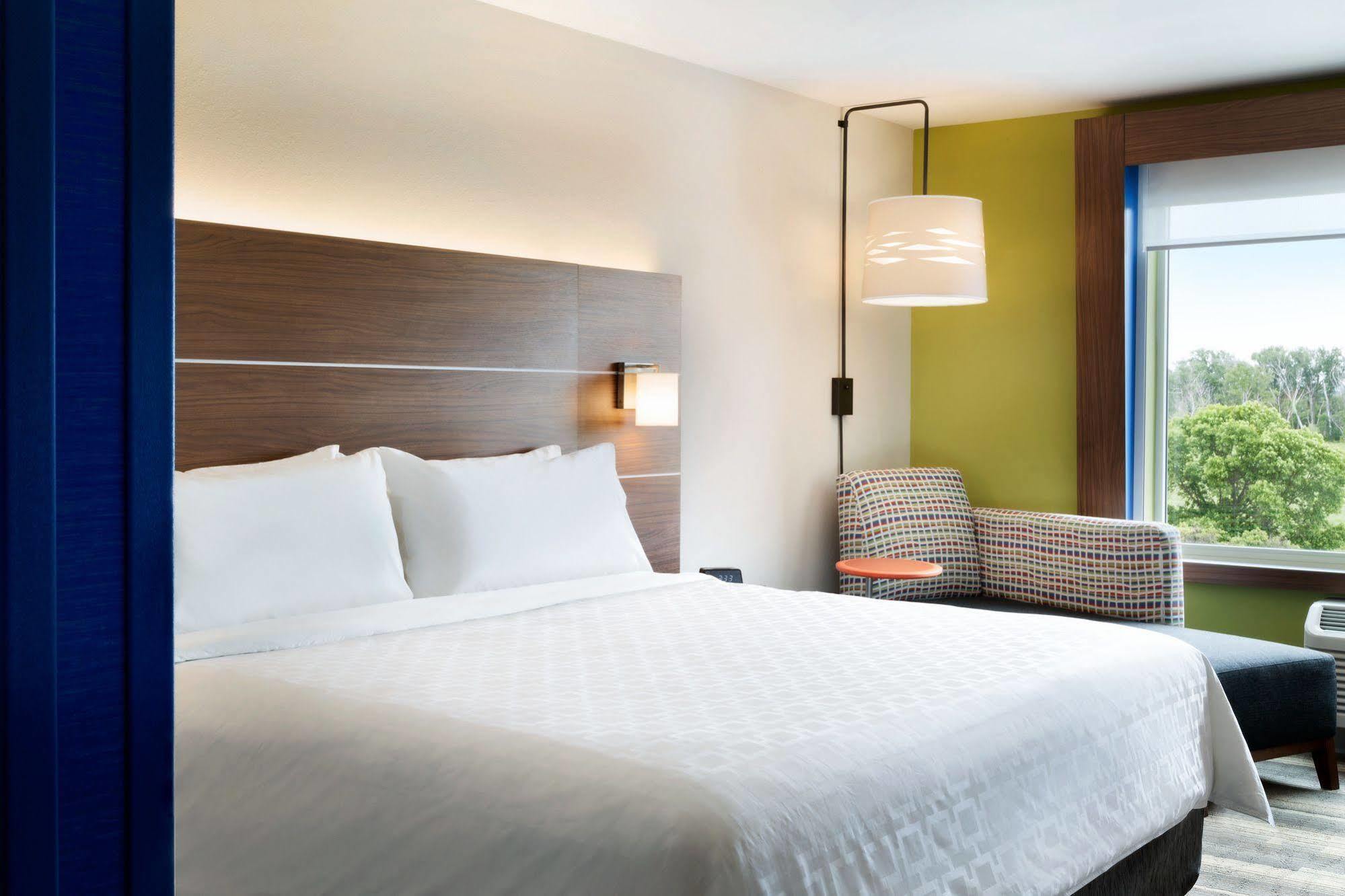 Holiday Inn Express & Suites - Columbus Airport East By Ihg Bagian luar foto