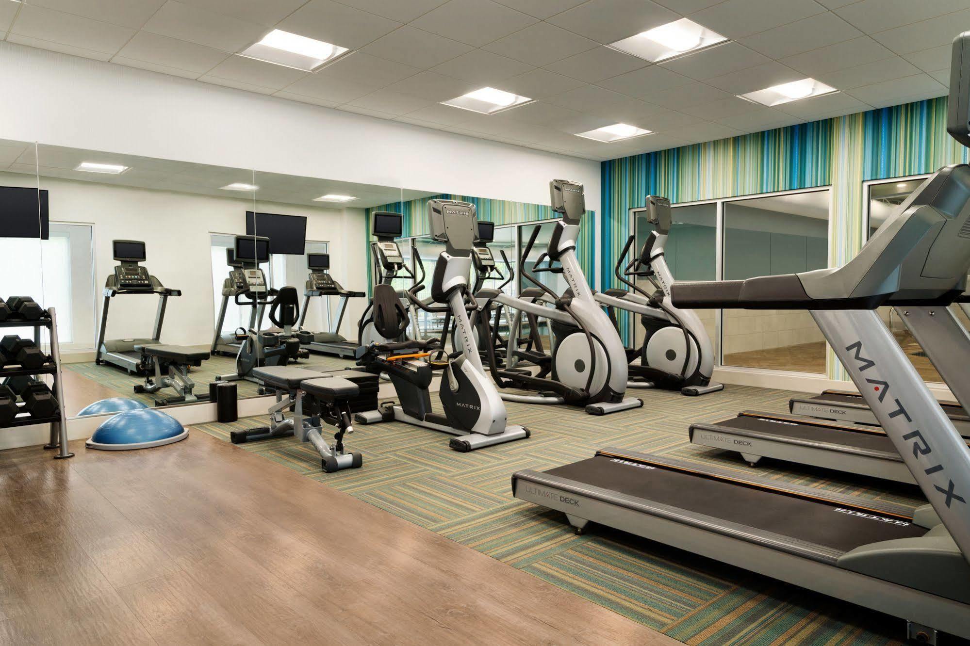Holiday Inn Express & Suites - Columbus Airport East By Ihg Bagian luar foto