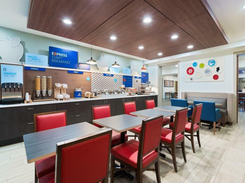 Holiday Inn Express & Suites - Columbus Airport East By Ihg Bagian luar foto